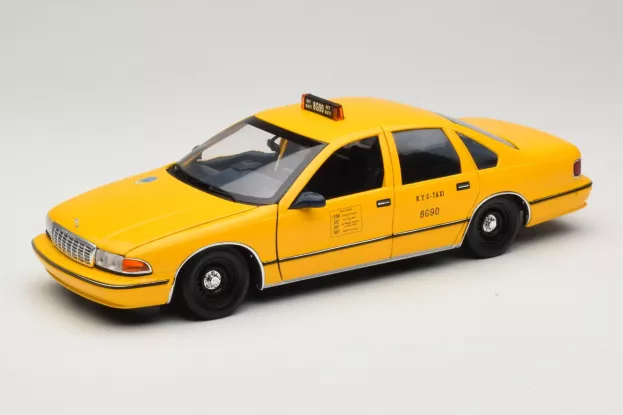 UT Models Chevrolet Caprice Sedan New York Taxi 1991 1:18 180142095